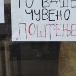 A sign on a glass door that says to baile yybeho to